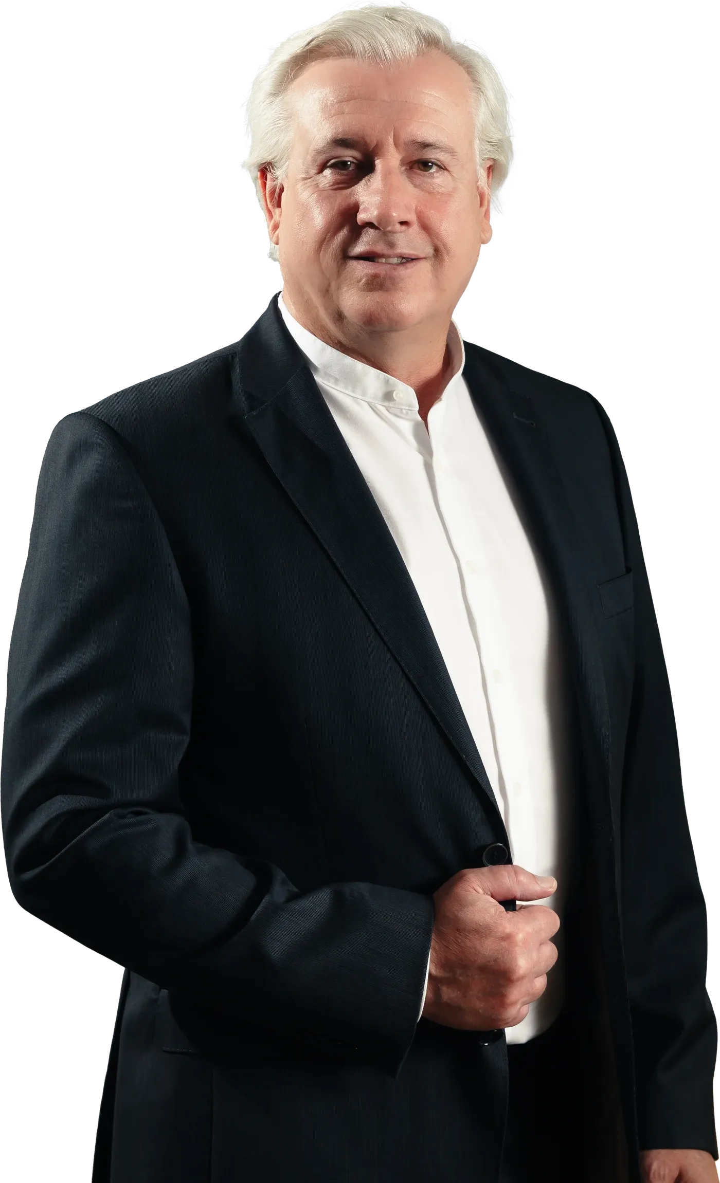 René Giloy im dunklen Sakko und weißem Hemd, freigestellte Aufnahme